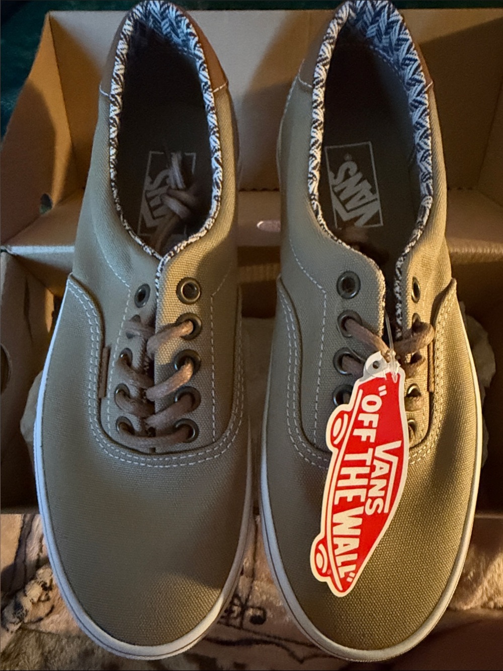 Vans Men’s 7 Women’s 8.5 C&L Khaki/Chevron Shoes New in Box